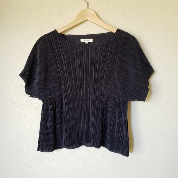 Madewell Texture and Thread Flowy Top in Black - Picture 3 of 6